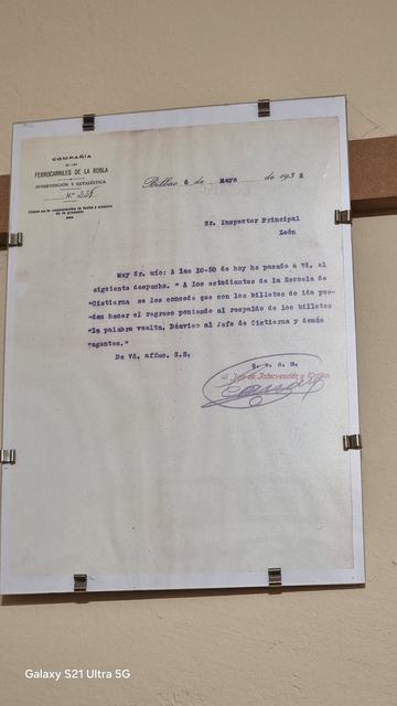 Carta de Intervención y Estadística de Ferrocarriles de La Robla, Bilbao, 6 de mayo de 1932: permite a estudiantes de la Escuela de Cistierna regresar con el billete de ida anotando vuelta al respaldo.